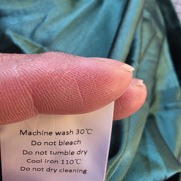 Luxurious Green Velvet Jacket - Picture 3 of 6